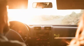 geblendet-von-der-sonne-im-auto-1024x573